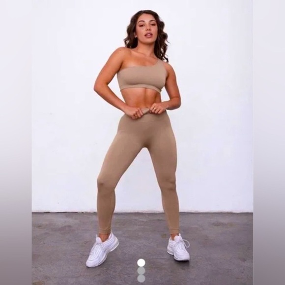Set Active Sculptflex Leggings in Sand Size Small - Picture 2 of 13